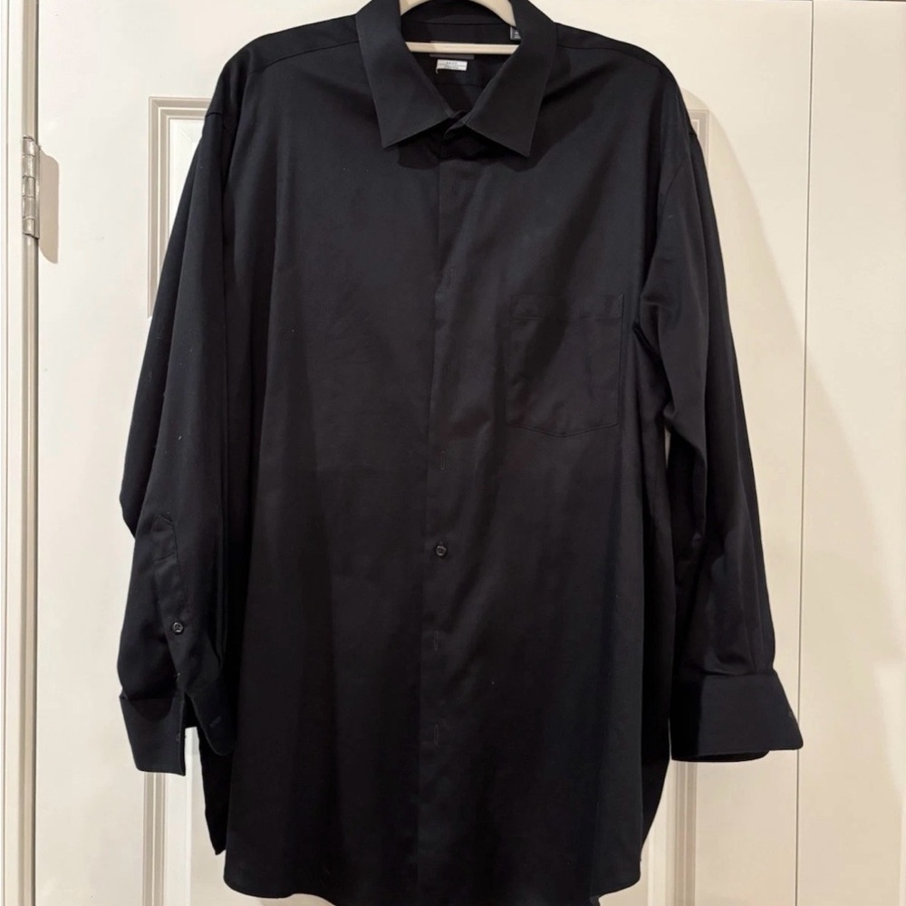 Van Heusen Men's Black Dress Shirt